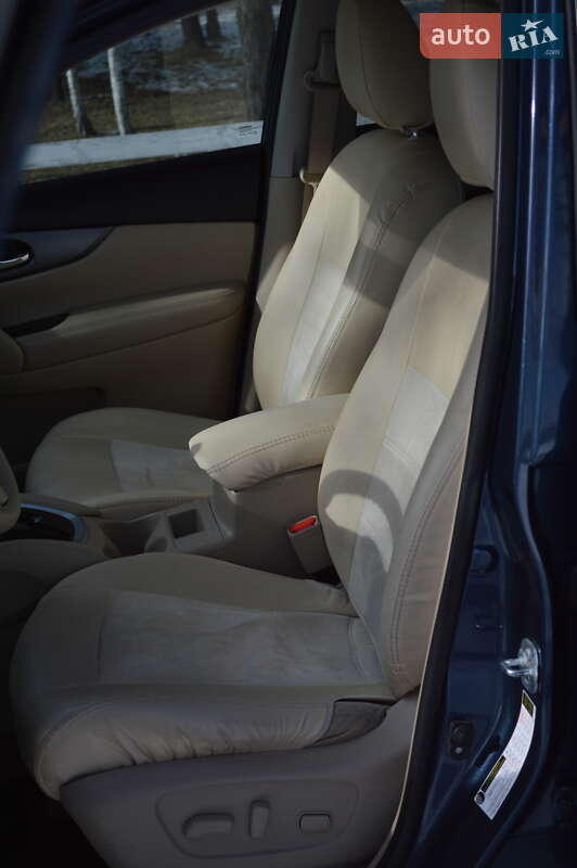 Позашляховик / Кросовер Nissan Rogue 2015 в Києві