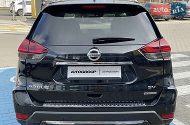 Внедорожник / Кроссовер Nissan Rogue 2018 в 