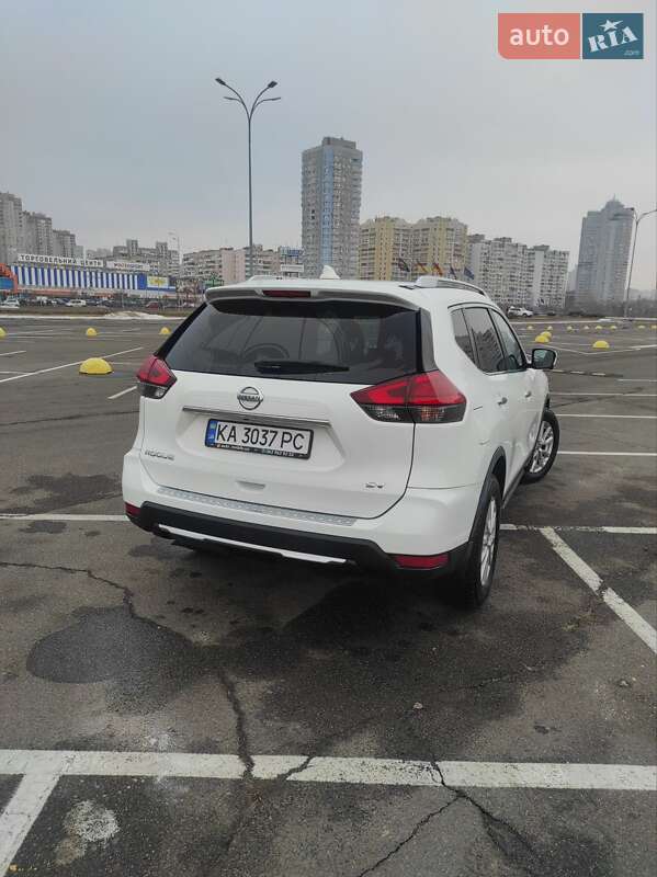 Внедорожник / Кроссовер Nissan Rogue 2017 в Киеве