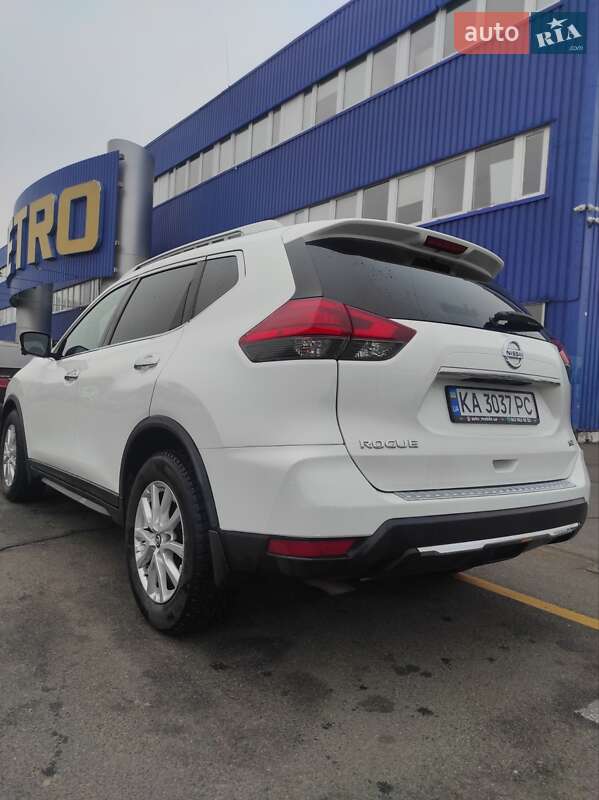 Внедорожник / Кроссовер Nissan Rogue 2017 в Киеве