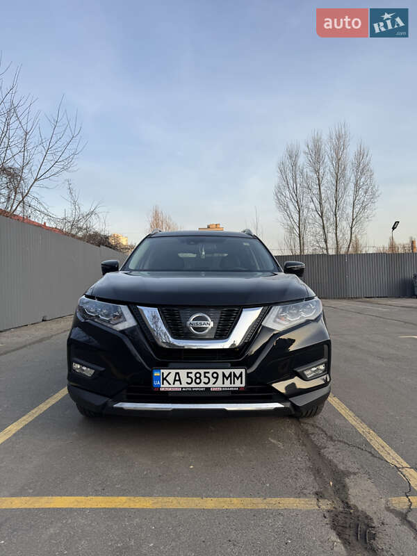 Внедорожник / Кроссовер Nissan Rogue 2017 в 
