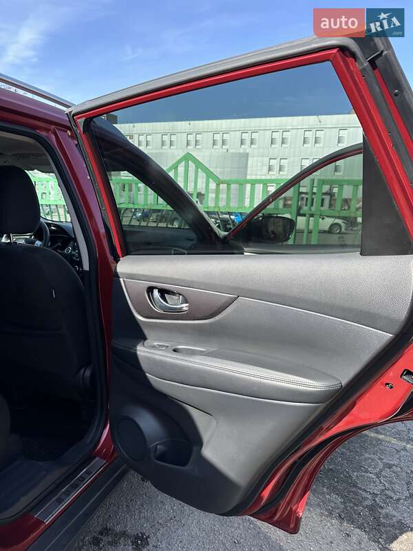 Позашляховик / Кросовер Nissan Rogue 2015 в Запоріжжі