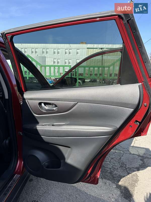 Позашляховик / Кросовер Nissan Rogue 2015 в Запоріжжі