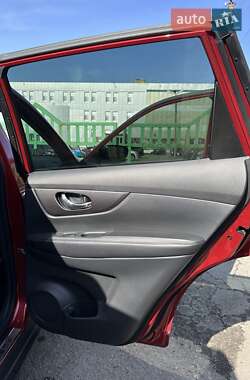 Внедорожник / Кроссовер Nissan Rogue 2015 в 