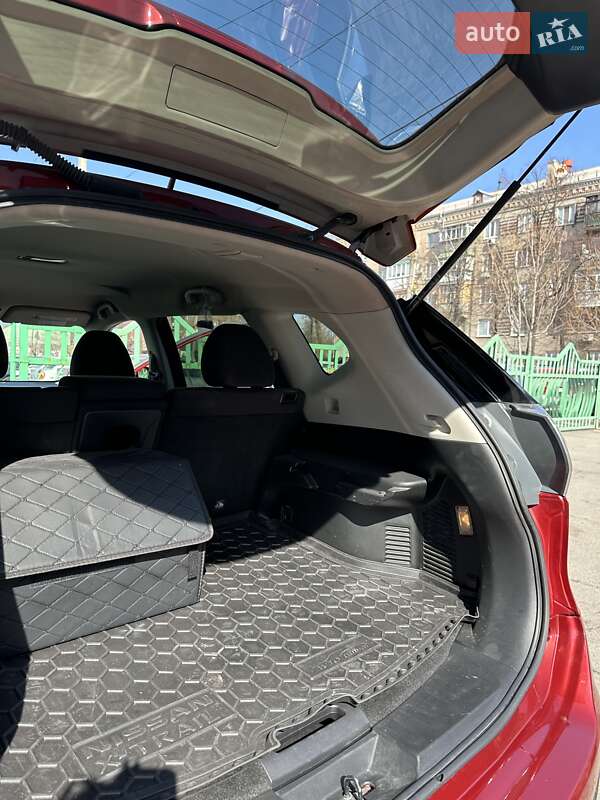 Позашляховик / Кросовер Nissan Rogue 2015 в Запоріжжі