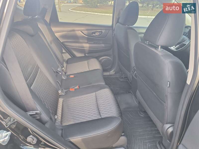 Внедорожник / Кроссовер Nissan Rogue 2017 в Полтаве