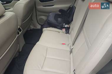 Внедорожник / Кроссовер Nissan Rogue 2019 в 