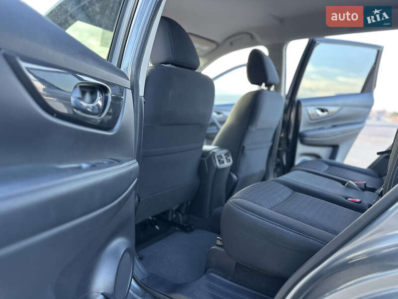 Позашляховик / Кросовер Nissan Rogue 2016 в Коростені