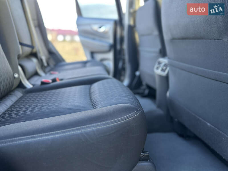 Позашляховик / Кросовер Nissan Rogue 2016 в Коростені