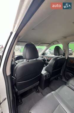 Внедорожник / Кроссовер Nissan Rogue 2014 в 