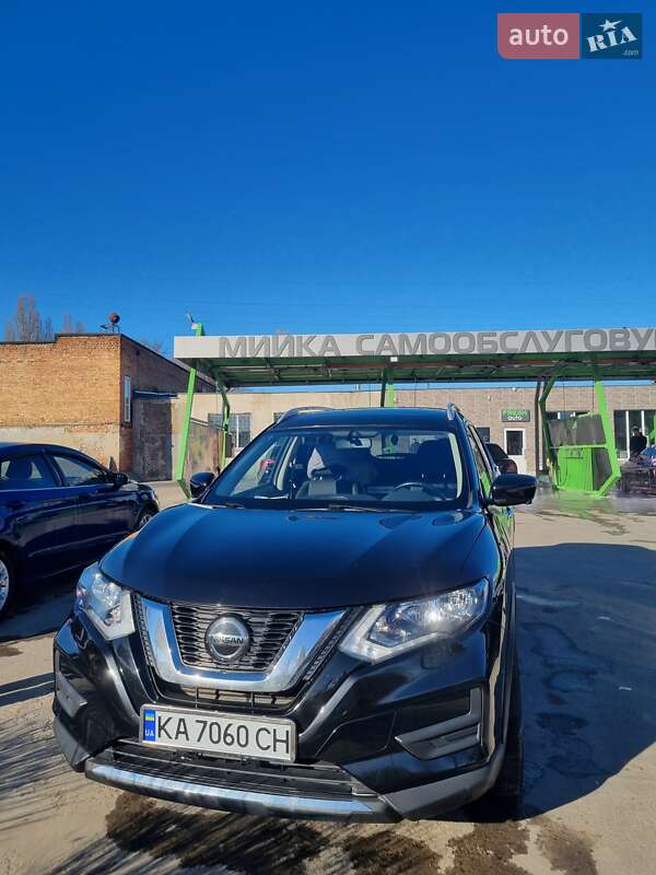 Позашляховик / Кросовер Nissan Rogue 2017 в Чернігові