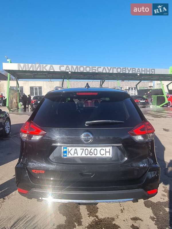 Позашляховик / Кросовер Nissan Rogue 2017 в Чернігові