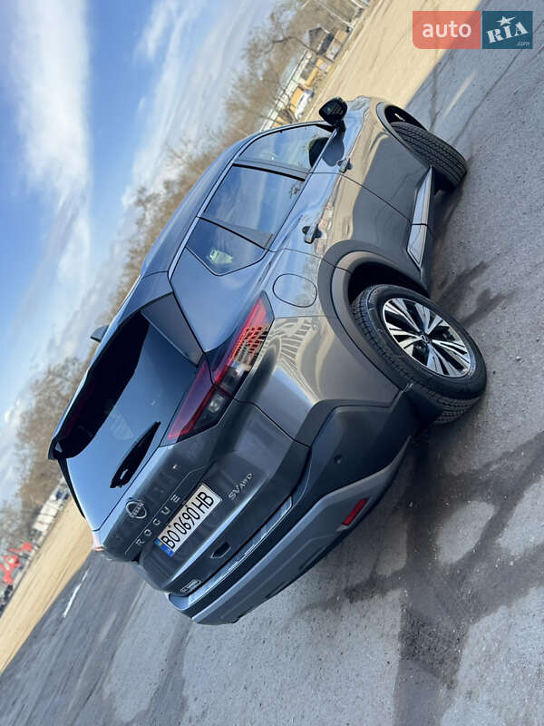 Позашляховик / Кросовер Nissan Rogue 2022 в Тернополі