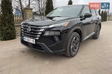 Внедорожник / Кроссовер Nissan Rogue 2023 в 