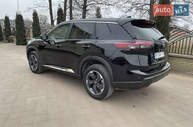 Внедорожник / Кроссовер Nissan Rogue 2023 в 