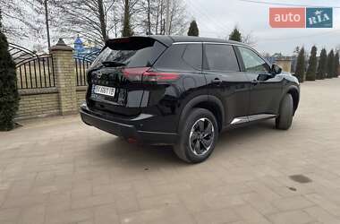 Внедорожник / Кроссовер Nissan Rogue 2023 в 