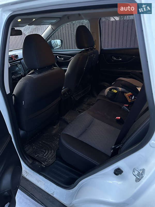 Позашляховик / Кросовер Nissan Rogue 2016 в Полтаві