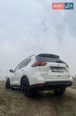 Внедорожник / Кроссовер Nissan Rogue 2018 в 