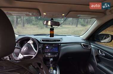 Внедорожник / Кроссовер Nissan Rogue 2016 в 