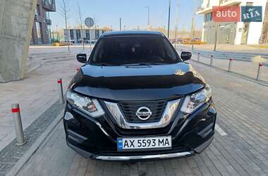 Внедорожник / Кроссовер Nissan Rogue 2017 в 