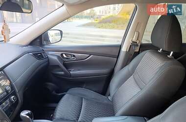 Внедорожник / Кроссовер Nissan Rogue 2017 в 