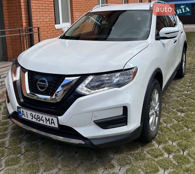 Внедорожник / Кроссовер Nissan Rogue 2018 в 