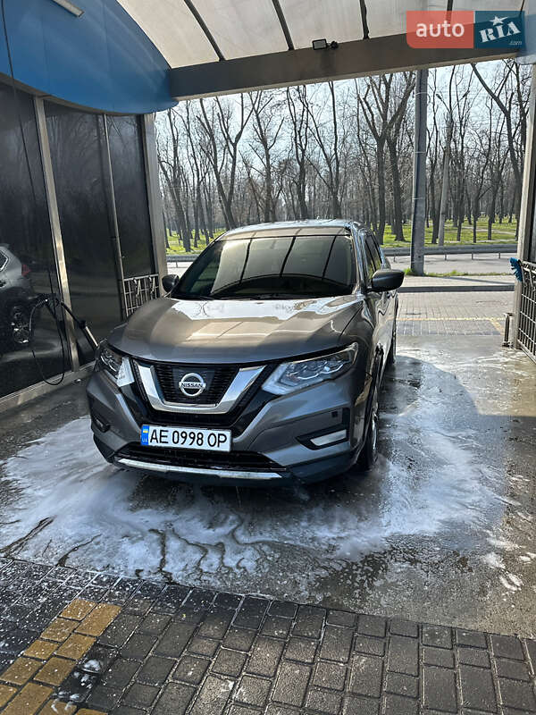 Внедорожник / Кроссовер Nissan Rogue 2017 в 