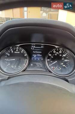 Позашляховик / Кросовер Nissan Rogue 2015 в 