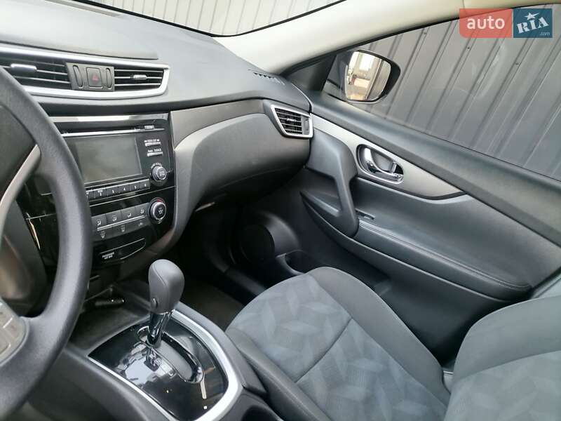 Внедорожник / Кроссовер Nissan Rogue 2016 в Чернигове