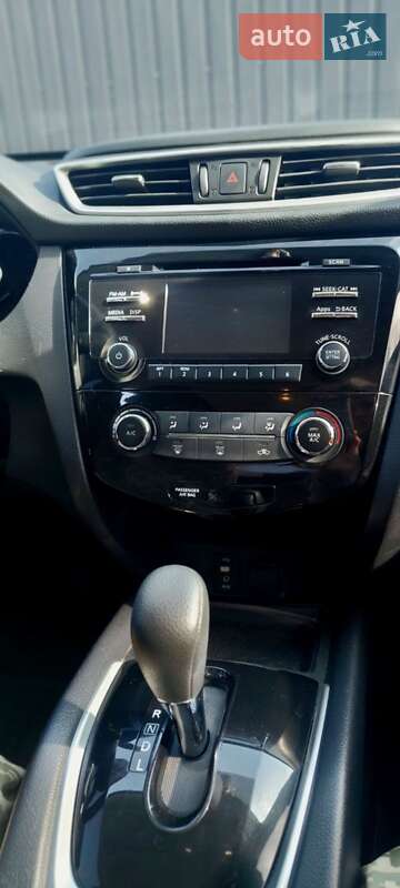 Внедорожник / Кроссовер Nissan Rogue 2016 в Чернигове