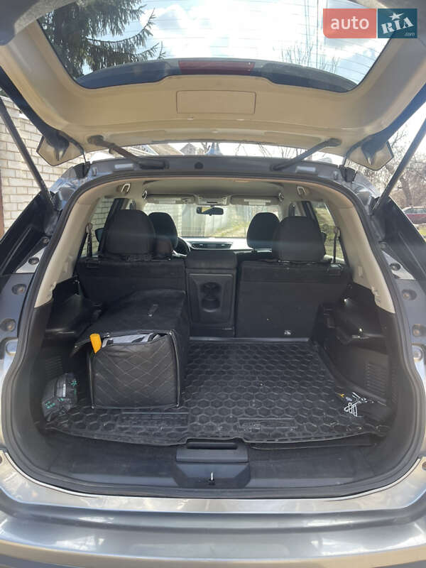 Внедорожник / Кроссовер Nissan Rogue 2016 в Харькове