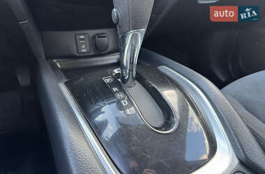 Внедорожник / Кроссовер Nissan Rogue 2016 в 