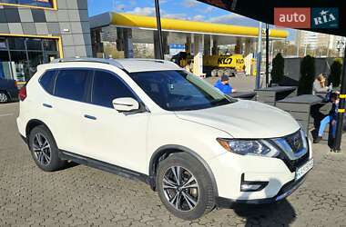 Внедорожник / Кроссовер Nissan Rogue 2017 в 