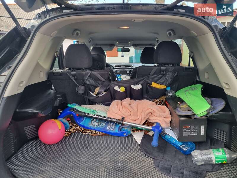 Позашляховик / Кросовер Nissan Rogue 2014 в Полтаві