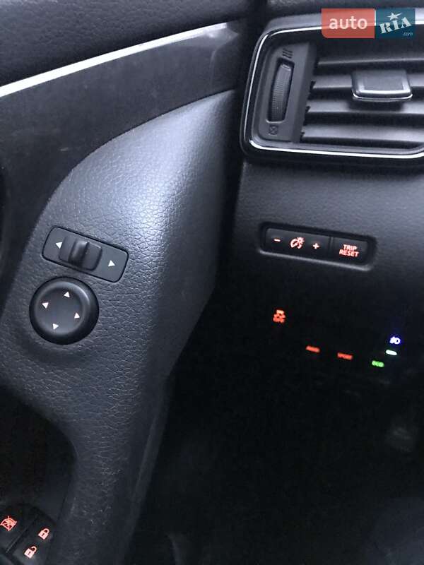 Внедорожник / Кроссовер Nissan Rogue 2017 в Днепре фото 12 Внедорожник / Кроссовер Nissan Rogue 2017 в Днепре