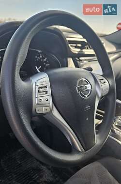 Позашляховик / Кросовер Nissan Rogue 2015 в 