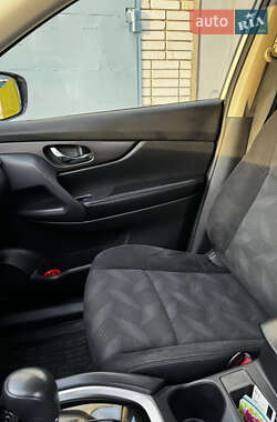 Внедорожник / Кроссовер Nissan Rogue 2014 в 