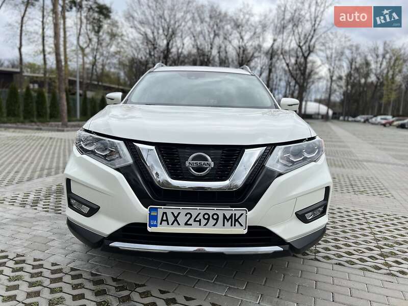 Внедорожник / Кроссовер Nissan Rogue 2017 в Харькове