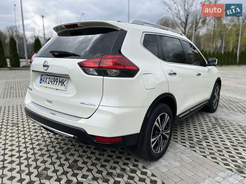 Внедорожник / Кроссовер Nissan Rogue 2017 в Харькове
