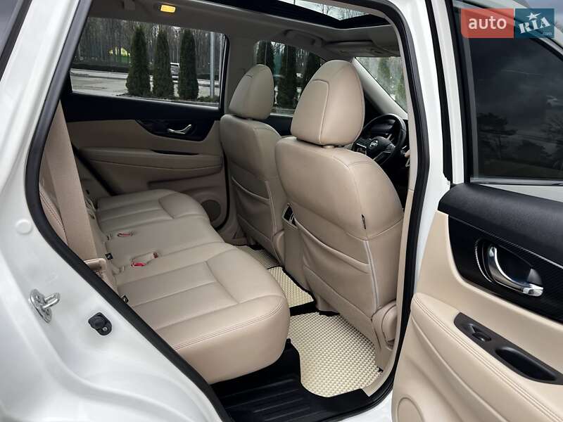 Внедорожник / Кроссовер Nissan Rogue 2017 в Харькове