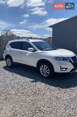 Позашляховик / Кросовер Nissan Rogue 2017 в 