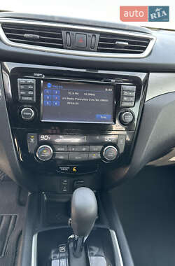 Внедорожник / Кроссовер Nissan Rogue 2016 в 