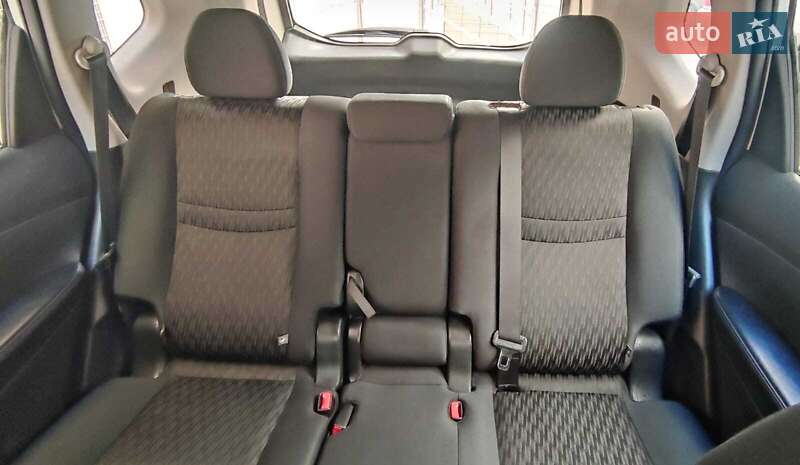 Позашляховик / Кросовер Nissan Rogue 2017 в Києві