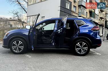 Внедорожник / Кроссовер Nissan Rogue 2017 в 
