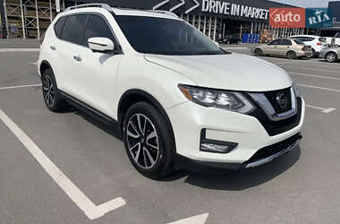 Внедорожник / Кроссовер Nissan Rogue 2018 в 