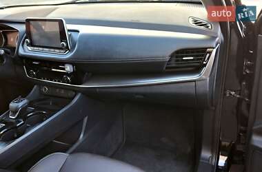 Внедорожник / Кроссовер Nissan Rogue 2022 в 