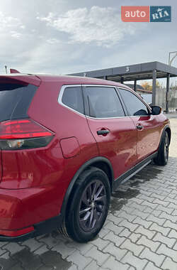 Позашляховик / Кросовер Nissan Rogue 2017 в 