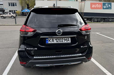 Внедорожник / Кроссовер Nissan Rogue 2017 в 