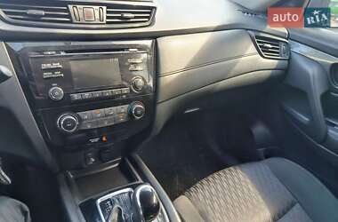 Внедорожник / Кроссовер Nissan Rogue 2017 в 