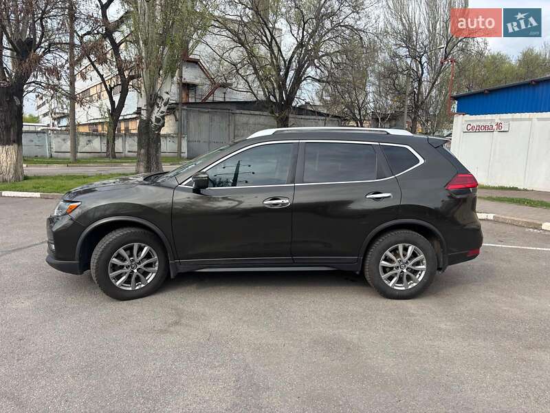 Внедорожник / Кроссовер Nissan Rogue 2017 в Запорожье